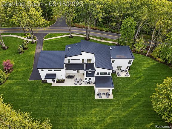 2nd image of 1715 Lone Pine Rd