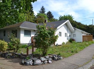 825 Yale Ave, Gladstone, OR 97027