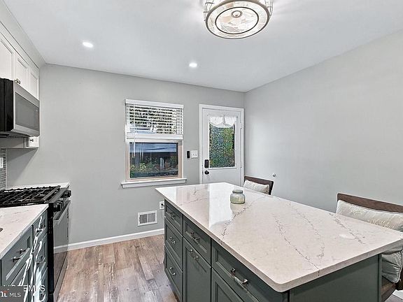 5th image of 730 Kevin Ct