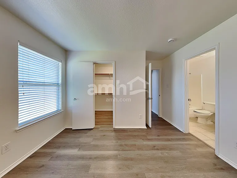 532 Winbridge Ln — Photo 9