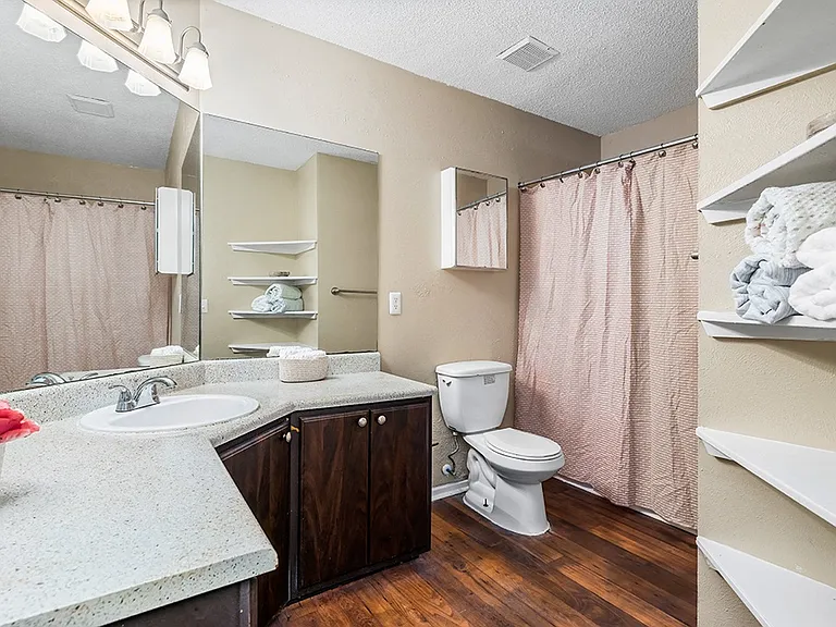Klein - 1 Bed / 1 Bath - 760 Sq.Ft.