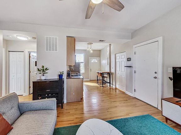 4th image of 2405 N Hamlin Ave #2N