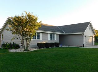 N49W14084 Fairmount Ave, Menomonee Falls, WI 53051