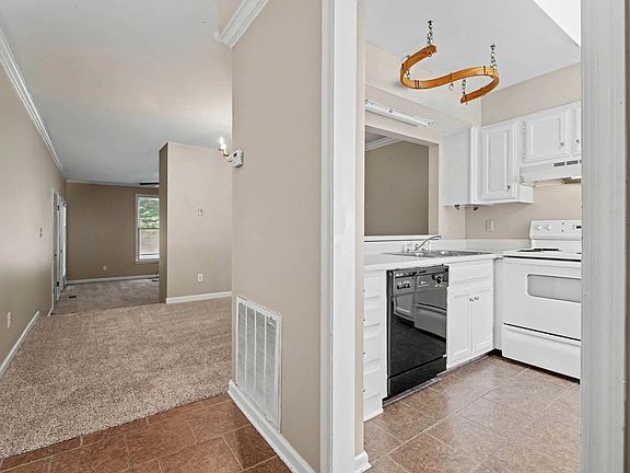 3rd image of 416 N Pierce St APT 9