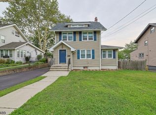 831 Queen Anne Rd, Teaneck, NJ 07666