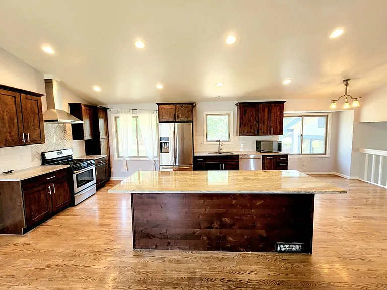 10995 Allison Ct — Photo 3