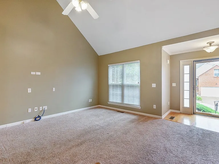 7037 Mooreland Ct — Photo 8