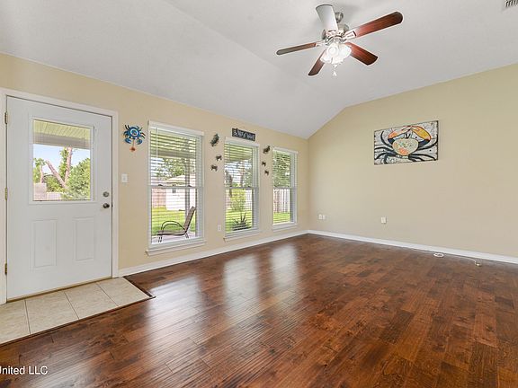 3rd image of 311 Woodcrest Dr