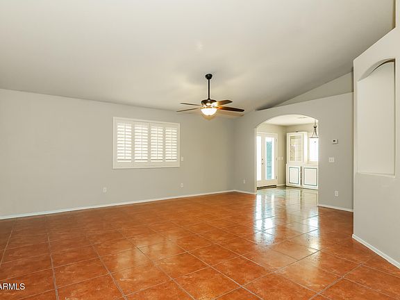 4th image of 1653 E VINEYARD Road