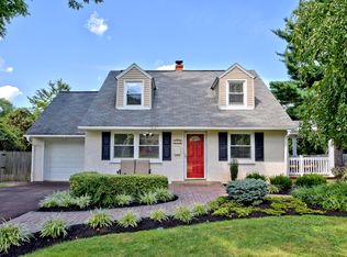 1 Lark Ln, Norristown, PA 19403