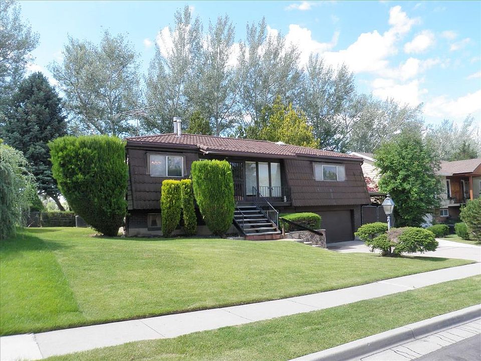 788 E Pontiac Dr.