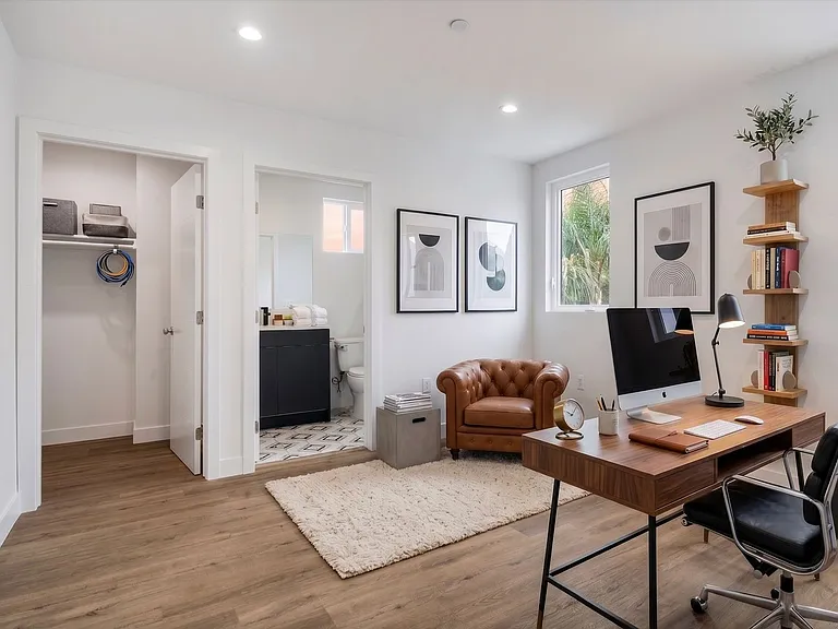 332 N Alexandria Ave — Photo 4