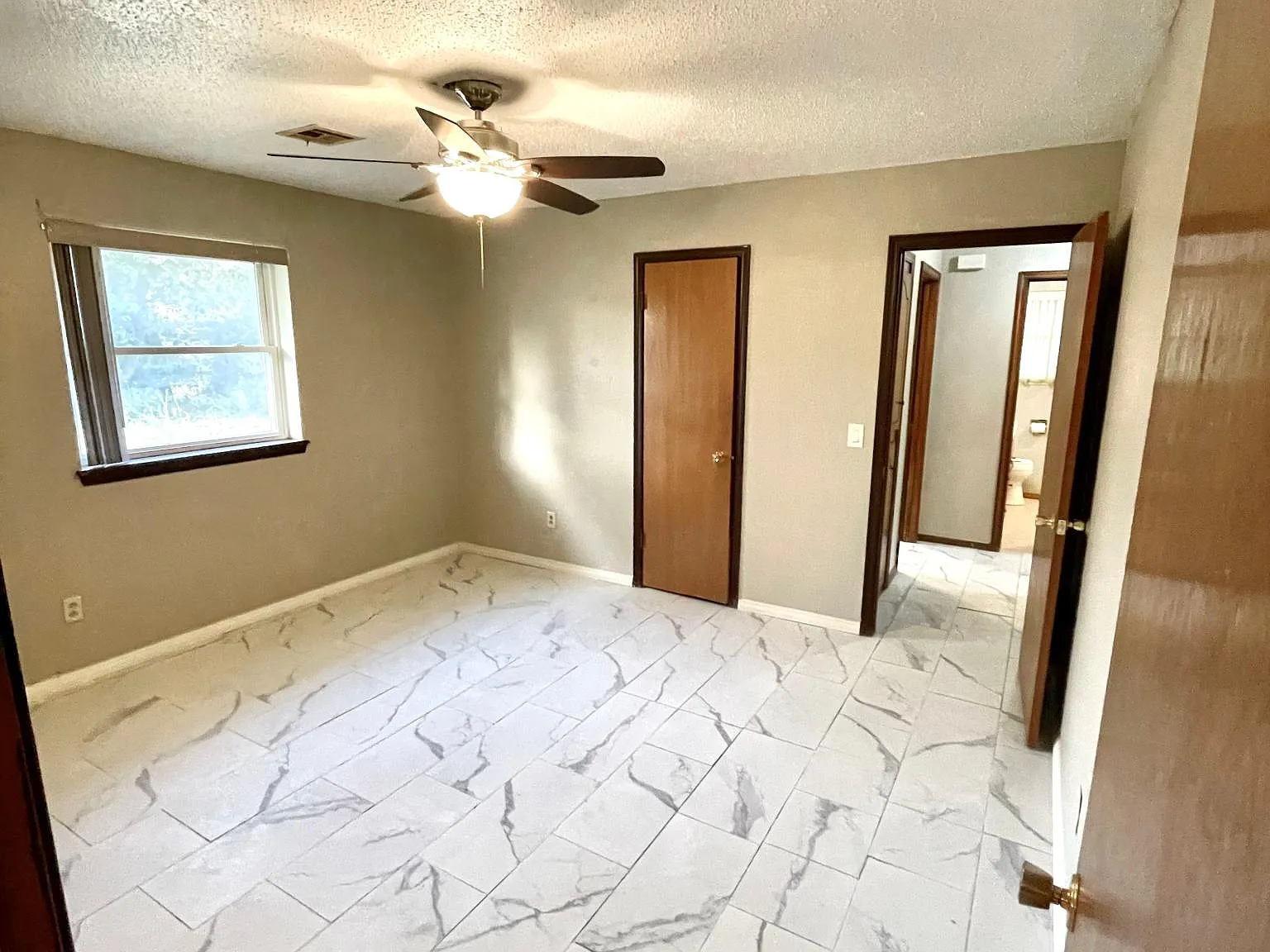 713 Century Dr — Photo 4
