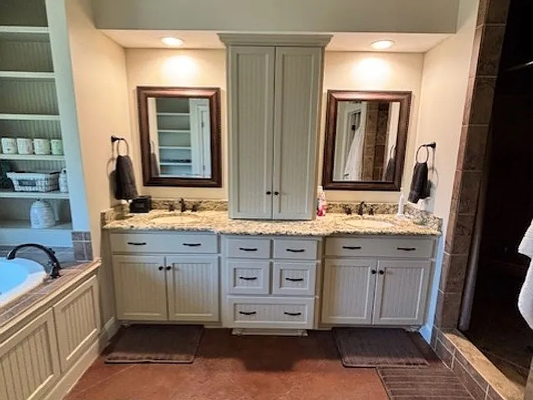 635 Walton Way Dr — Photo 10