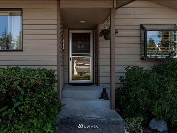 4th image of 1334 Contra Costa Ave