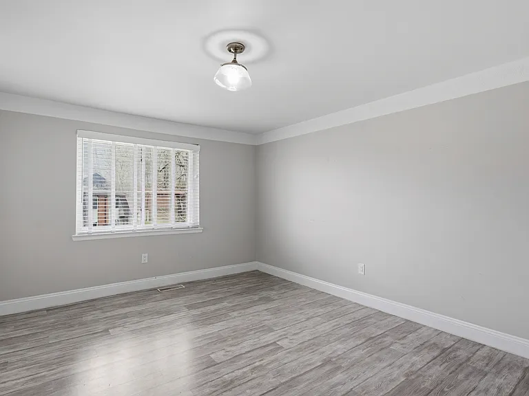 862 N Main St — Photo 12