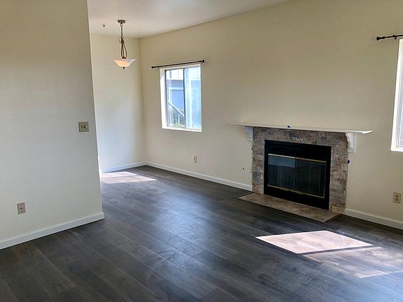3rd image of 1850 Blossom Ave APT 102