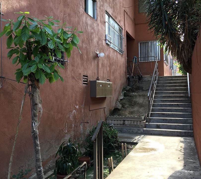 2nd image of 1666 W 2nd St APT 5