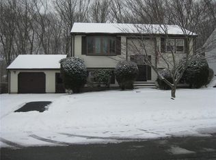 42 Seminole Trl, Cranston, RI 02921