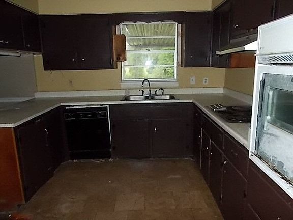 2nd image of 168 Fairway Oaks Dr