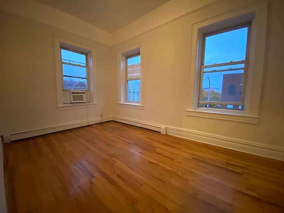 4th image of 225 Columbia St #3