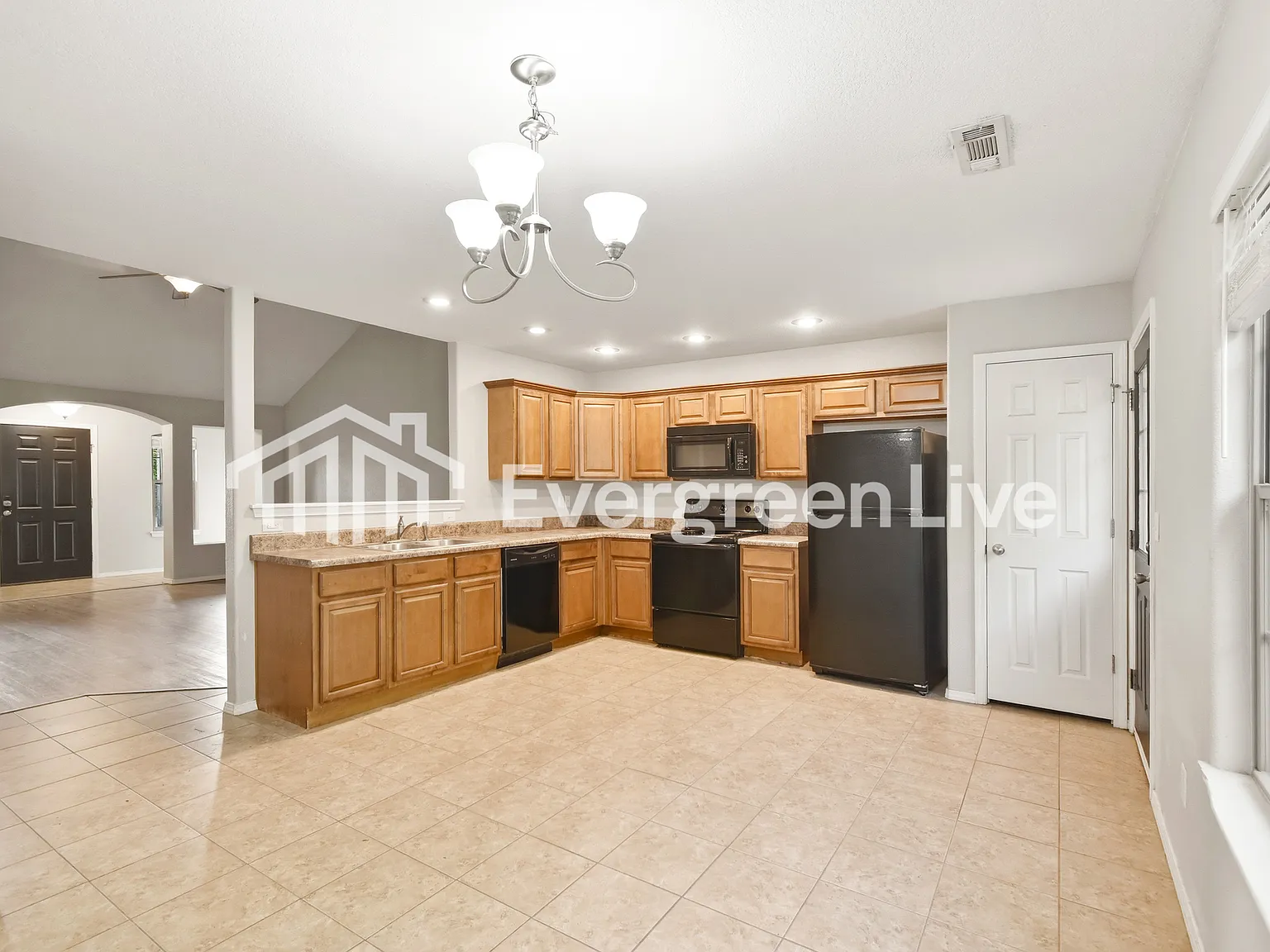 4 bed, 2.0 bath, 1684 sqft, $1,745 — Photo 2