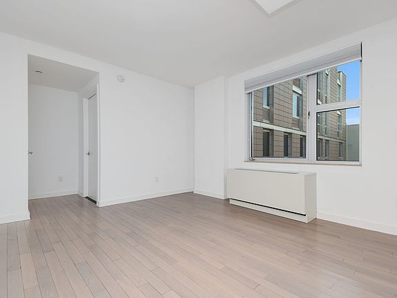 4th image of 250 Bedford Ave #129214