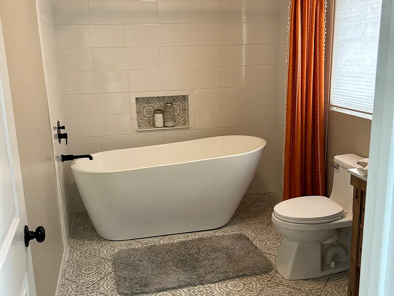 3rd bathroom soaking tub and shower