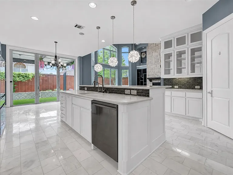 5946 Bradley Ct — Photo 8