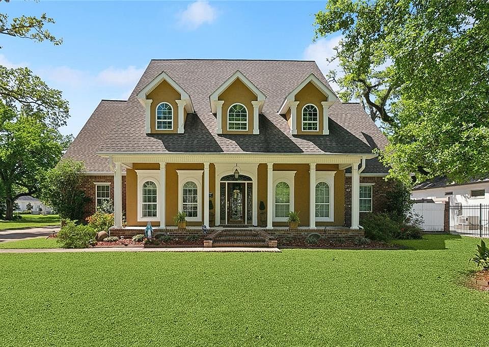1st image of 161 Avenue Of Oaks