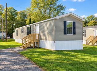 135 Center St, Farmington, NY 14425