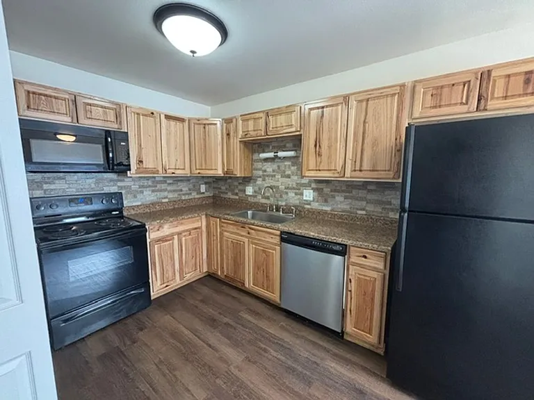 PM 120 - 406 Hacker Ct. — Photo 14
