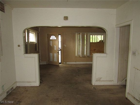 5th image of 1371 E 141st St