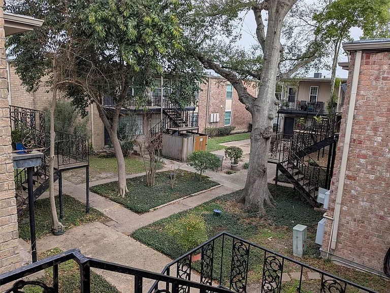 5550 N Braeswood Blvd #135 — Photo 12