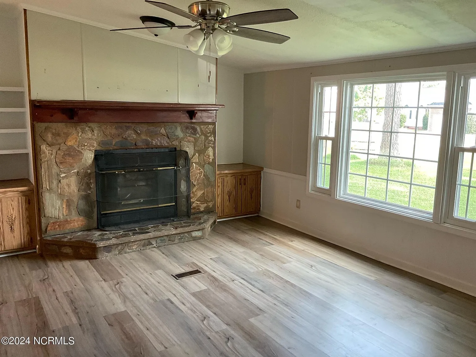 3 bed, 2.0 bath, 1248 sqft, $1,500 — Photo 2
