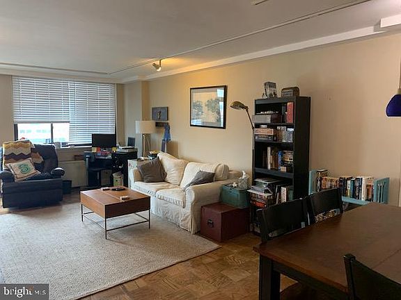 5th image of 801 N Pitt St APT 806