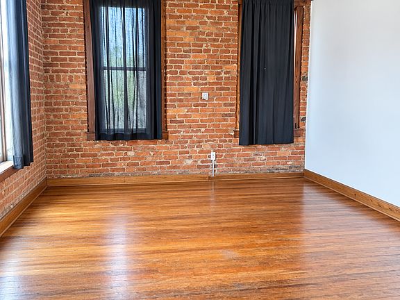 4th image of 111 W 7th St #1