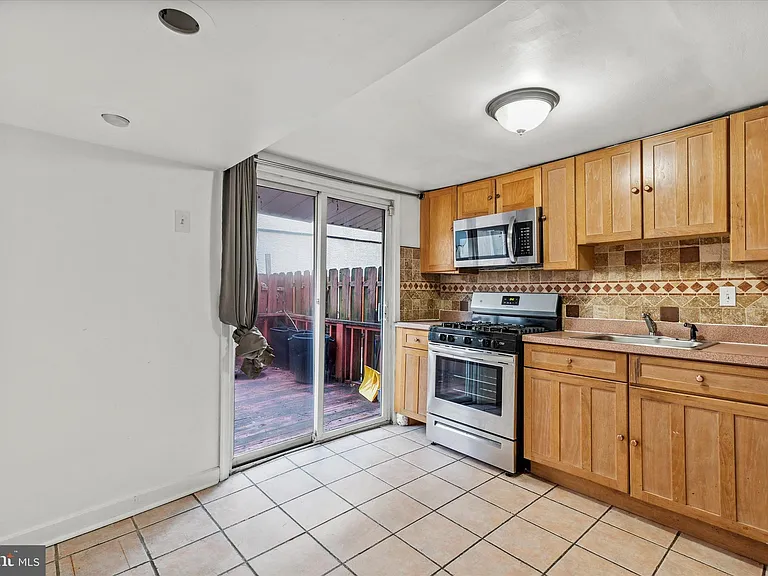 1225 N Howard St — Photo 7