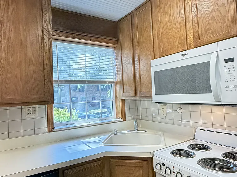 819 S Alfred St #2 — Photo 13