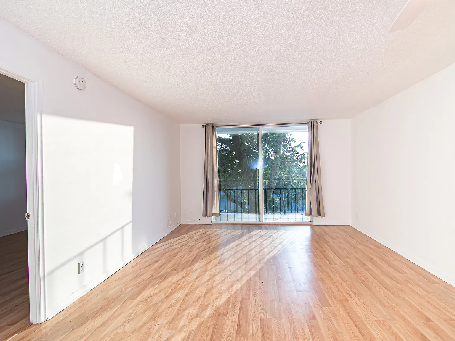 1 bed, 1.5 bath, 790 sqft, $1,950 — Photo 2