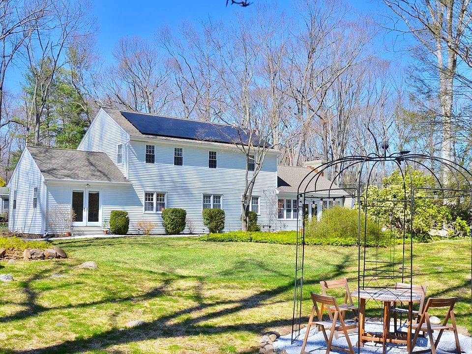 1st image of 10 Lockwood Cir