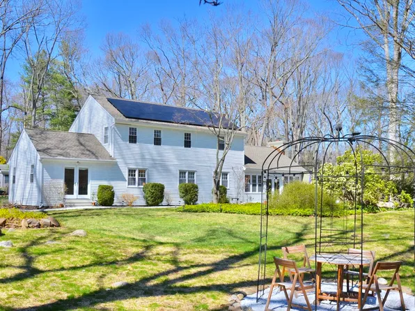 10 Lockwood Cir, Westport, CT 06880