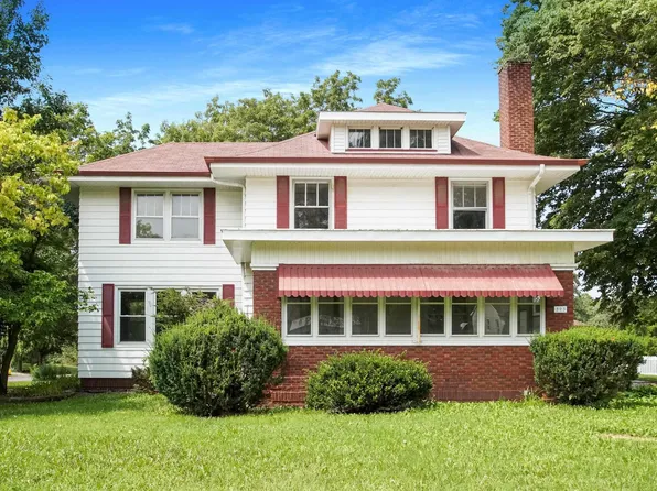 323 S Franklin St, Toulon, IL 61483