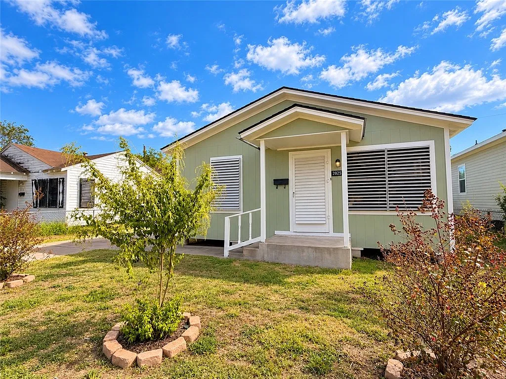3 bed, 1.5 bath, 960 sqft, $1,600 — Photo 1