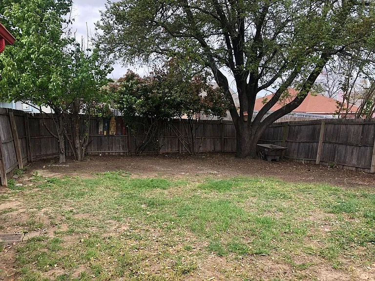 2021 Meadow Park Dr — Photo 9