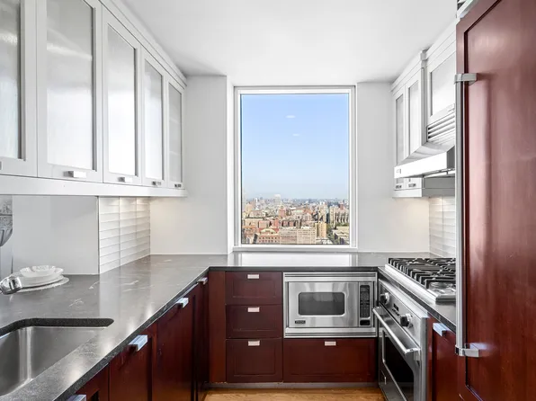 2628 Broadway image 8 of 12