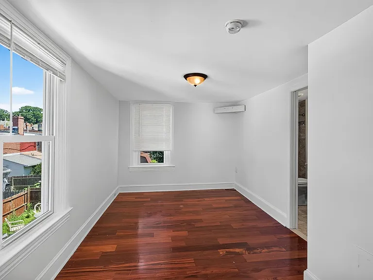 223 N New St — Photo 27