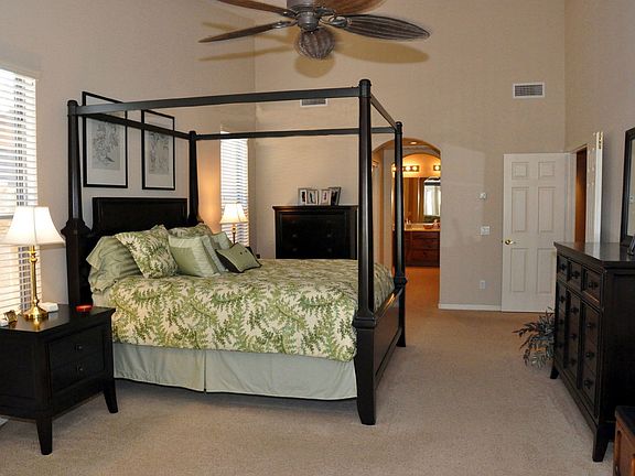 Master Suite - 2 walk-in closets