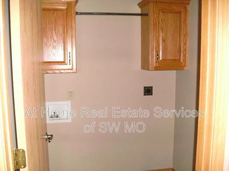 1132 N Westwood Ave — Photo 5