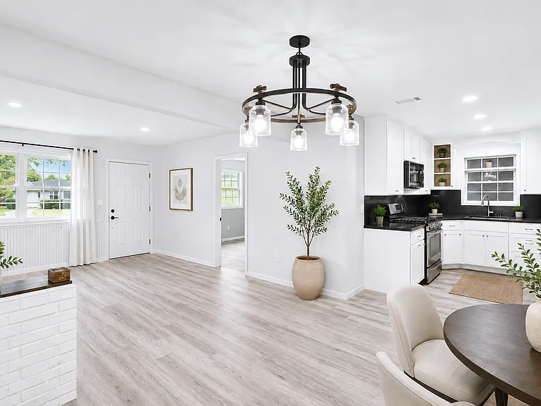 7601 Juniper St — Photo 3